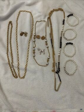 Costume jewelry lot #10 Gold and PearlSet - Necklaces, Bracelets, earrings